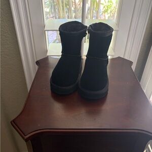 BearPaw Kids Black Plush-Lined Zip Boots